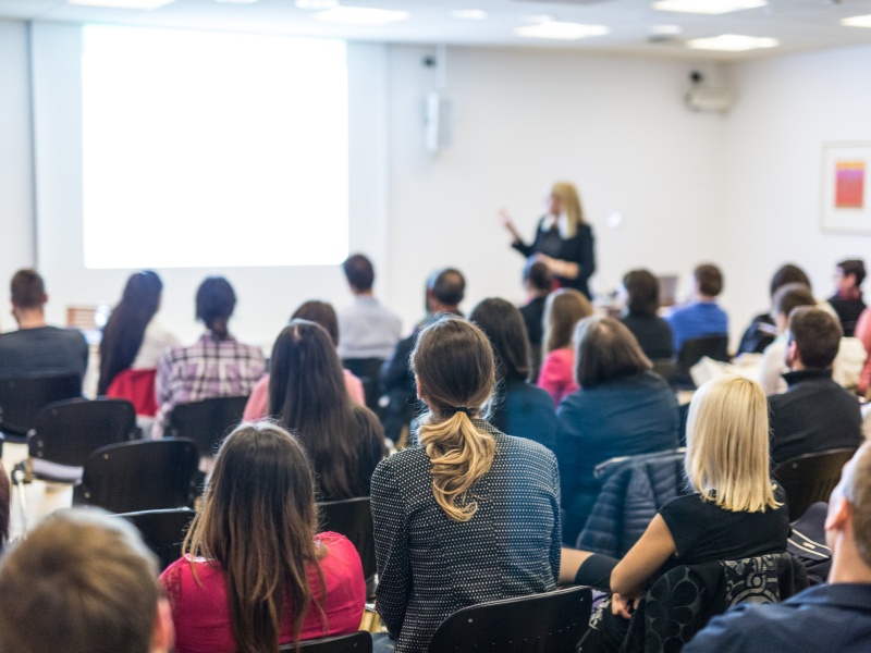 Tham gia các buổi workshop TESOL để mở rộng mạng lưới và nắm bắt cơ hội